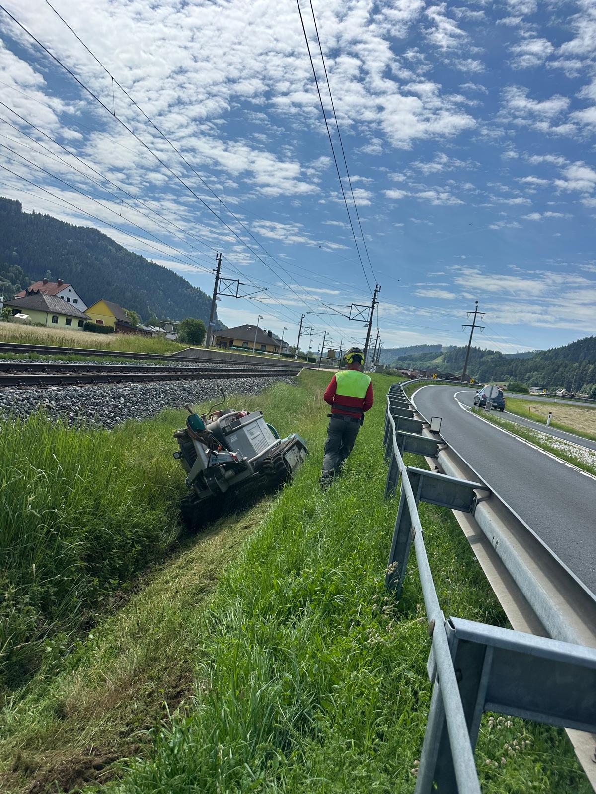 Es ist steil bei der Bahn.